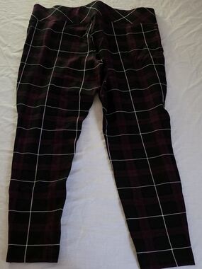 torrid Sz 2 Black and Dark Purple Plaid Slim-Fit womens Pixie Pant